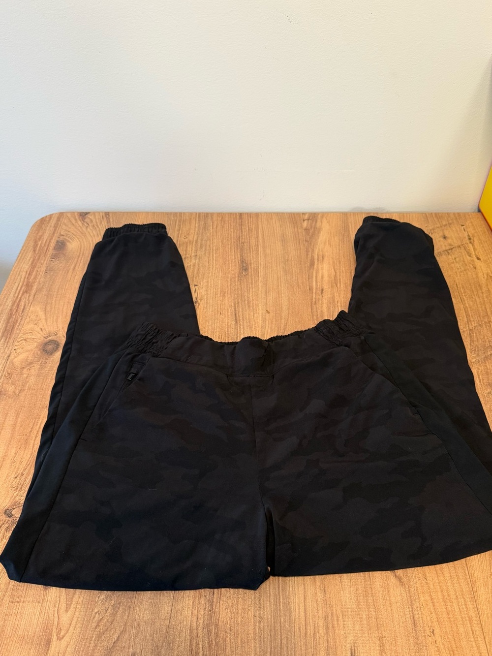 Athleta Women’s Brooklyn Textured Lined Joggers - Black Camo - Size 8